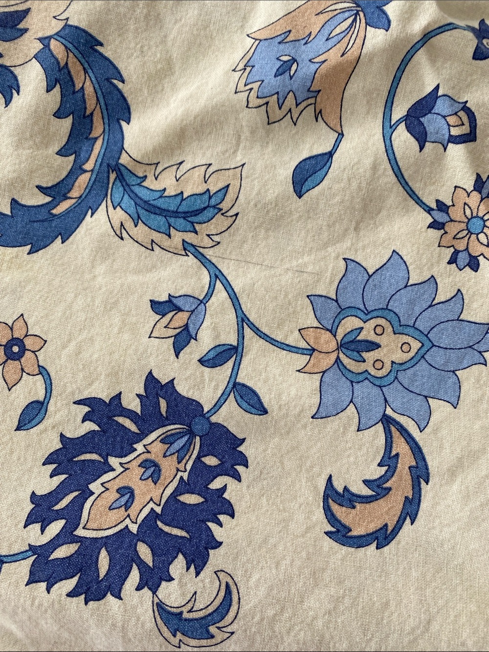 Blue and Cream Floral Paisley Vent du Sud Tablecloth - Picture 4 of 6